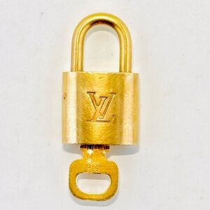 Louis Vuitton Vintage Gold Lock 🔒 & Key 🔑 #318 Excellent Condition